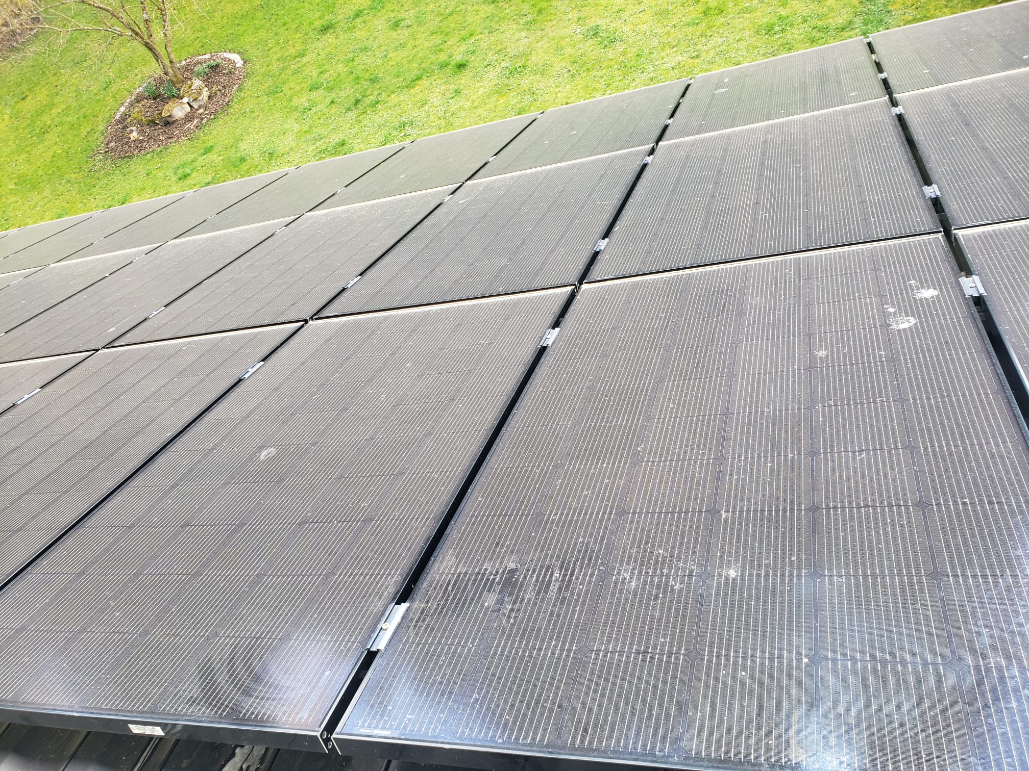 Solarpanels vor der Reinigung